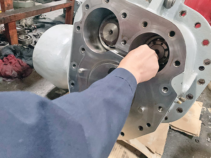 開(kāi)利冷水機(jī)組保養(yǎng)