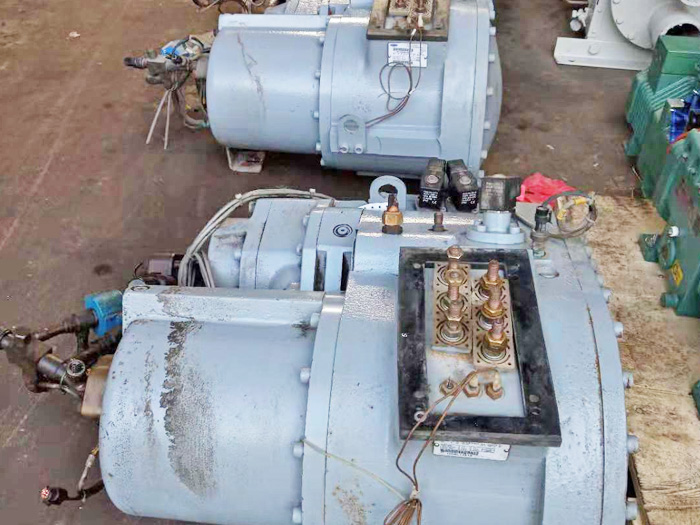 二手67KW開利螺桿機(jī)06NW2300R5A