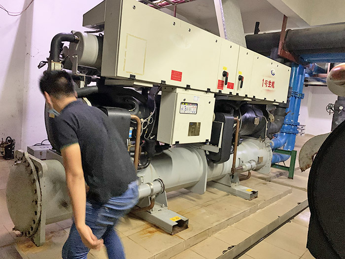 開(kāi)利螺桿機(jī)維修